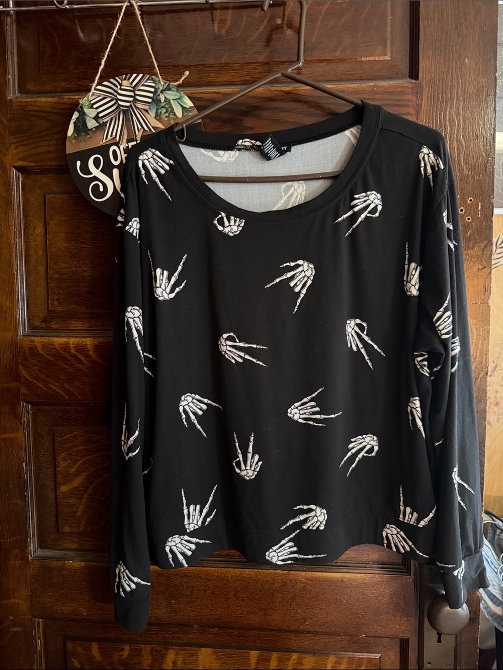 Black Skeleton Hand Print Long-Sleeve Hoodie